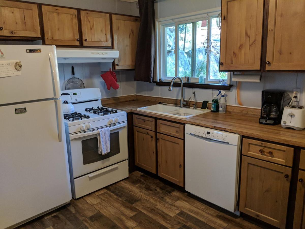 Sleeping Wolf Guest House Оукхърст Екстериор снимка