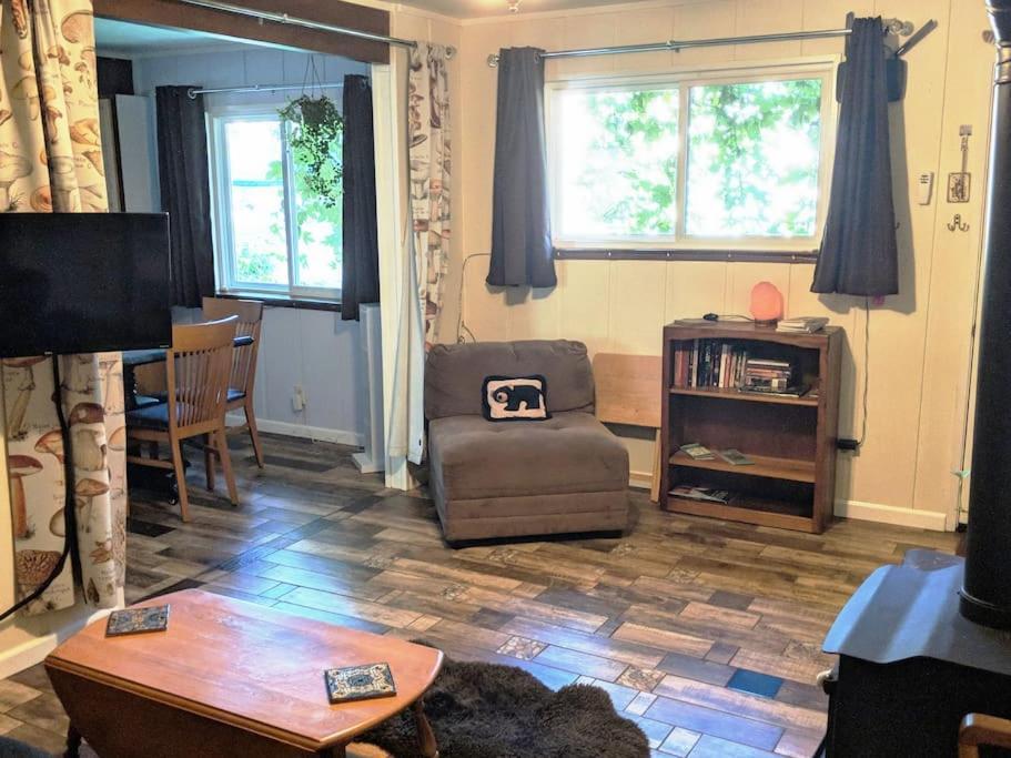 Sleeping Wolf Guest House Оукхърст Екстериор снимка